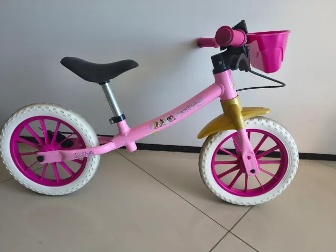 Bicicleta de equilíbrio infantil princesa da Nathor 