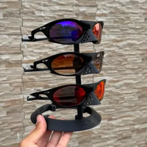 Óculos Oakley YF203