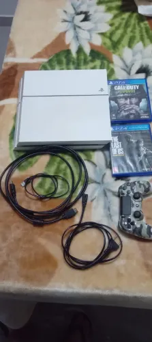 PlayStation 4 Branco + 2 Jogos + Controle Camuflado ?
