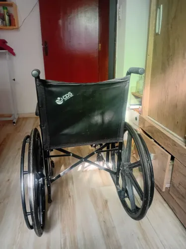 Cadeira roda e cadeira de banho