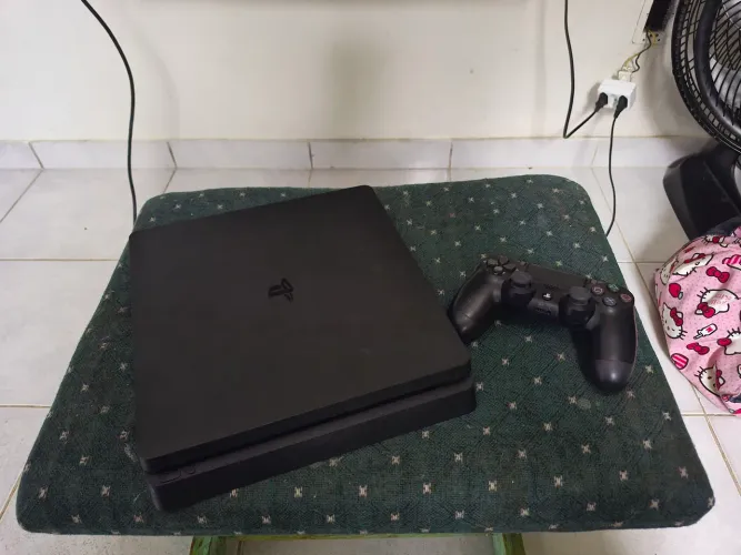 Ps4 slim com controle
