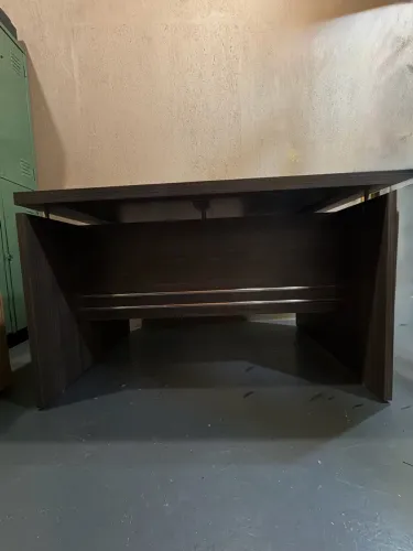 Mesa para escritório com gaveteiro