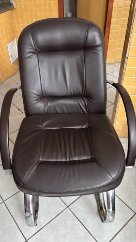 2 Poltronas courino escritório ou recepção