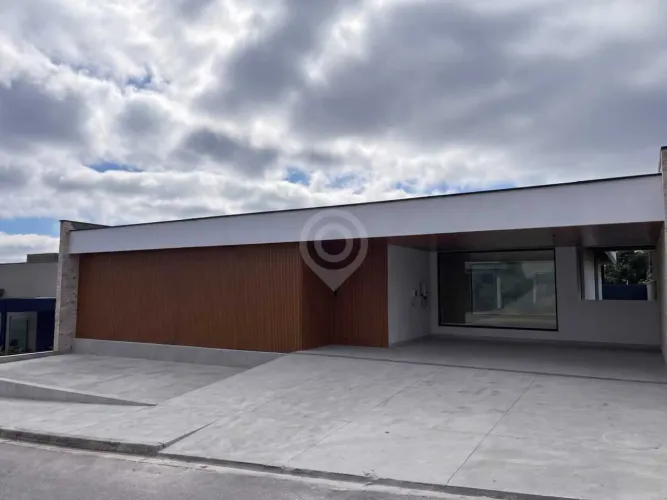 Casa em Condomínio : / Residencial / Parque das Laranjeiras