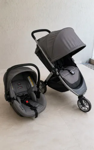 Carrinho de bebê Importado Britax com Bebê Conforto