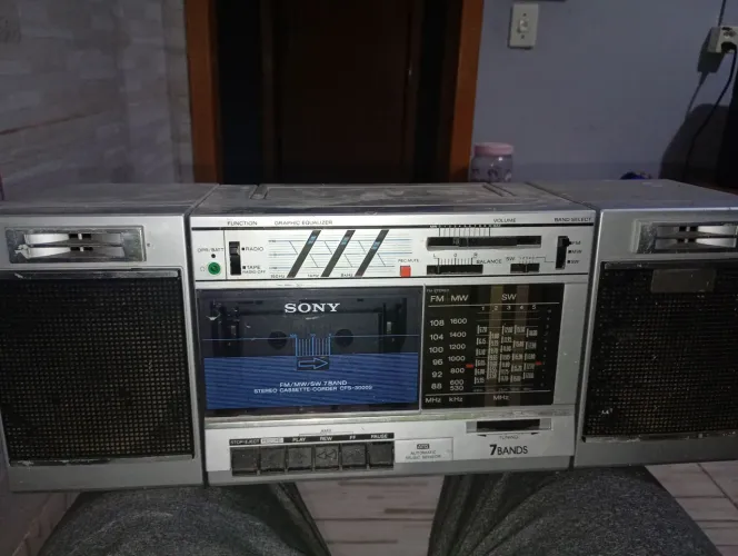 Rádio Retrô Sony bi-votls <br>48cm x 18cm altura<br>Edson * whats<br>