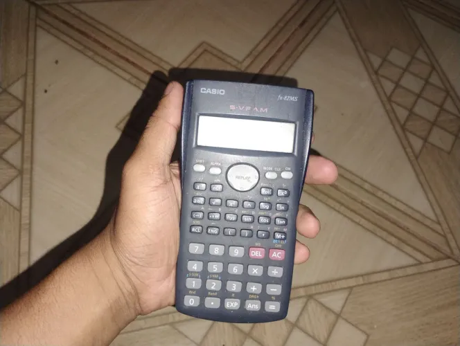 Calculadora Científica Casio fx-82MS - Original e Conservada