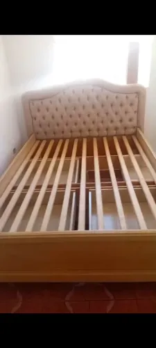 Cama usada com cabeceira mais colchão