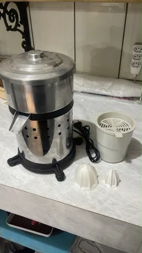 Espremedor de laranja automático