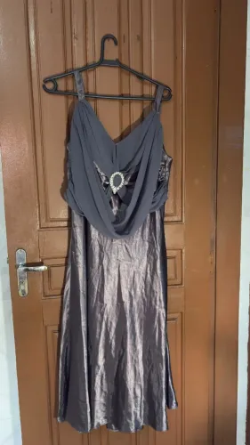 Vestido Cinza de festa curto com pedraria