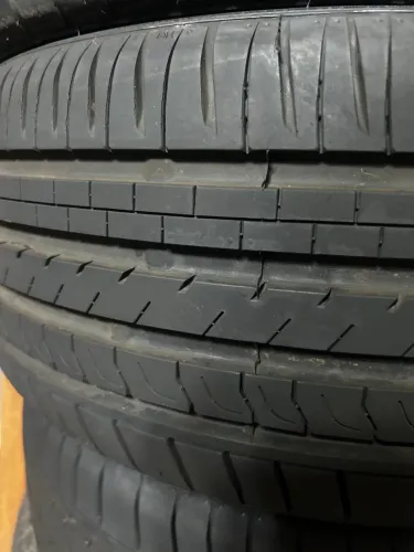 Vendo par (2) pneus 205/40 quase novos