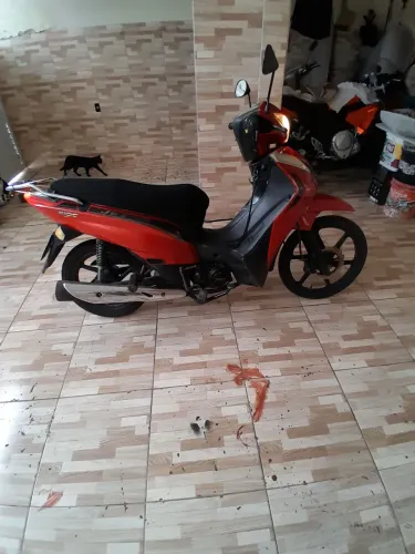 Vendo uma moto jet 