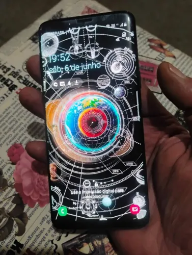 Samsung S9 128 gigas 4 de ram Com detalhes no vidro como mostra a foto 