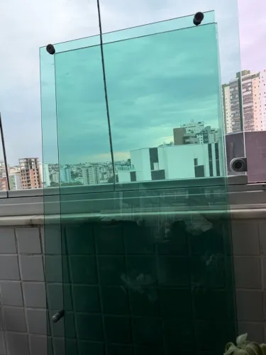 Box vidro verde sem uso
