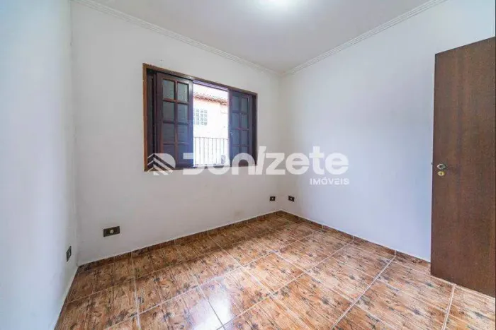 Casa à venda com 265m², 4 quartos e 3 vagas no Parque das Nações em Santo André/SP, aceita