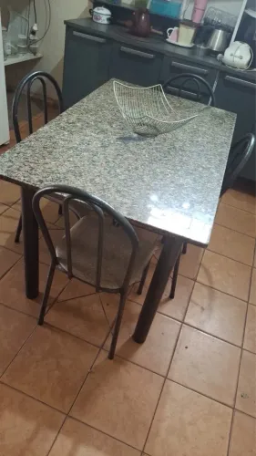 Mesa de cozinha - 4 cadeiras