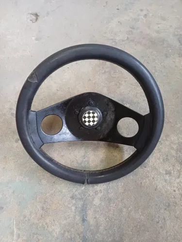 Volante fórmula 1 est fina Fusca