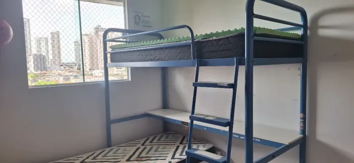 Cama beliche com cama extra