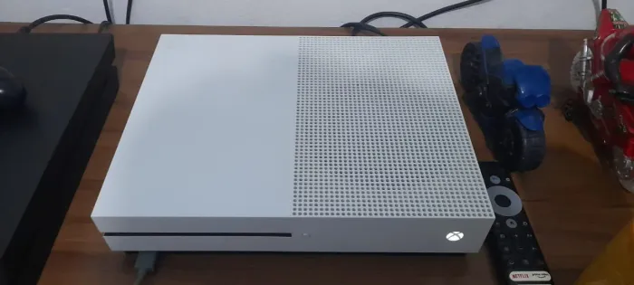 Xbox One S OTIMO ESTADO