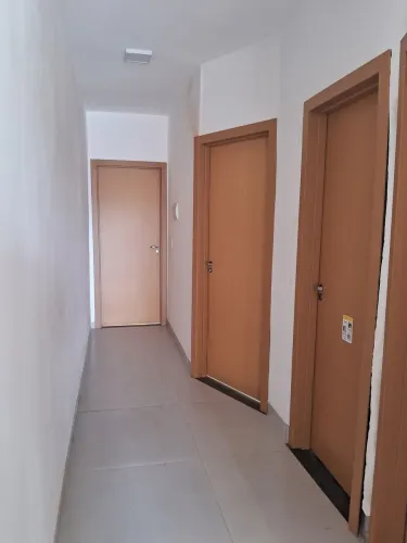 Instalador de porta de madeira