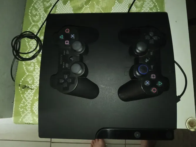 Ps3 slim desbloqueado 2 controles sem jogos estalados 500g