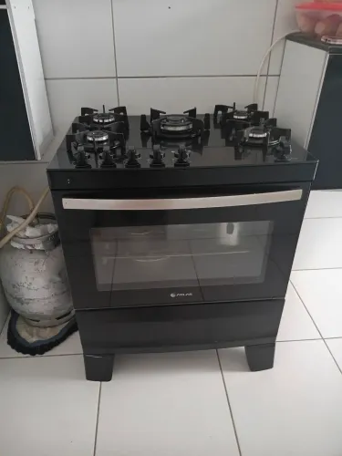Fogão a gaz elétrico semi novo chama quem realmente tiver interesse