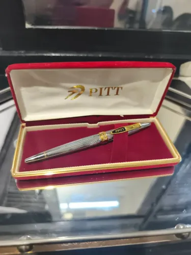 Caneta tinteiro da marca Pitt