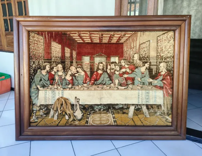 Lindo quadro em tecido com moldura em Mogno