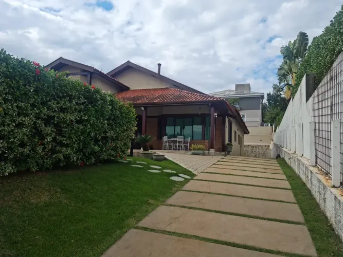 Casa em Colina das Estrelas, para venda por R$1.800.000,00, e para locação por R$ 10.000,0