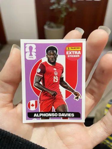 FIGURINHA LEGEND BORDO ALPHONSO DAVIES