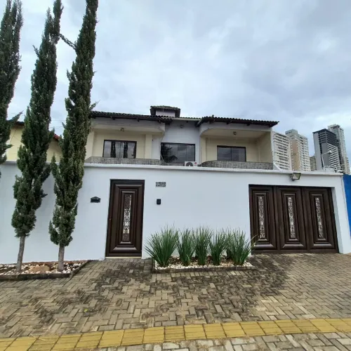 Sobrado 3/4, sendo 1 suíte, 310 m2, Jardim América