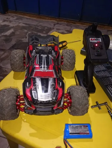 Automodelo RC Conquer LaToya 4x4 - Muito Bem Equipado!