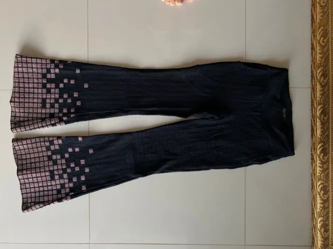 Calça Tregfings Flare Preta Estilosa com Detalhe Moderno - Veste 38