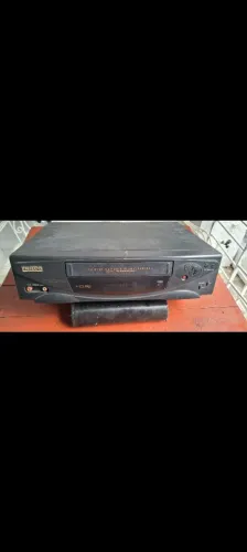 VD UM VÍDEO CASSETE COM DEFEITO RS 50.00