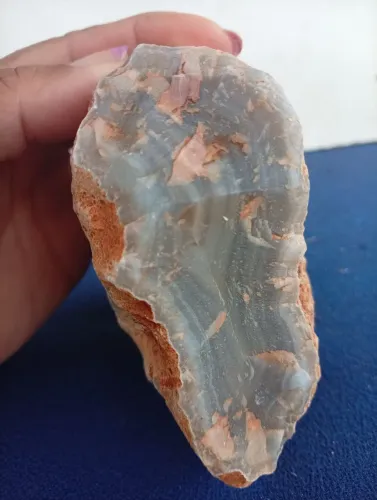 Ágata natural bruta,semi fechada,cinza azulado