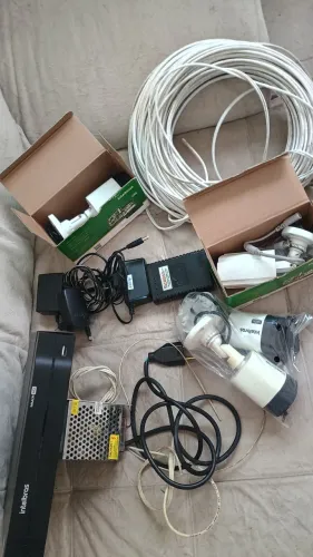 Vendo 04 Câmeras de Segurança com DVR Interbras Novo