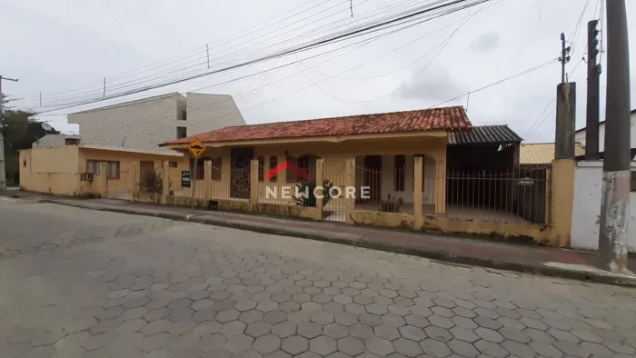 Casa em Rua Rui Barbosa - Vila Nova - Imbituba/SC