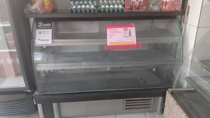 Vendo um balcao de para bolos
