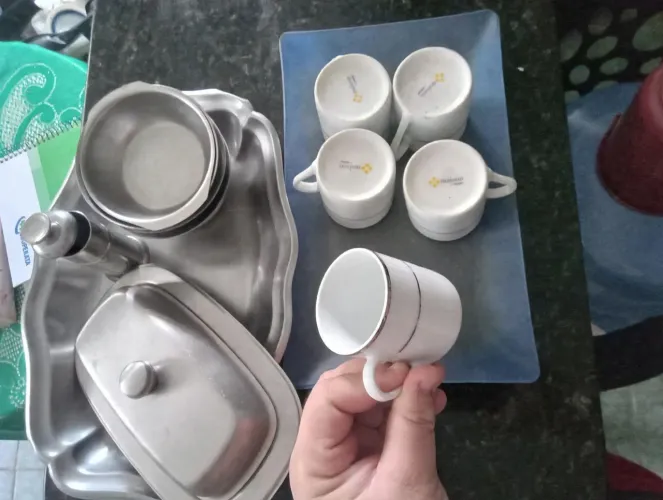 Utensílios cozinha mesa posta INOX E CERÂMICA.