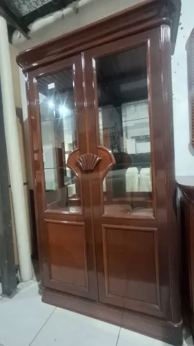 CRISTALEIRA DE MADEIRA MACIÇA SEM AVARIAS 
