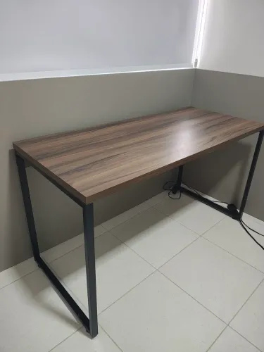 Mesa Escrivaninha Industrial 1,35m - Madeira e Metal