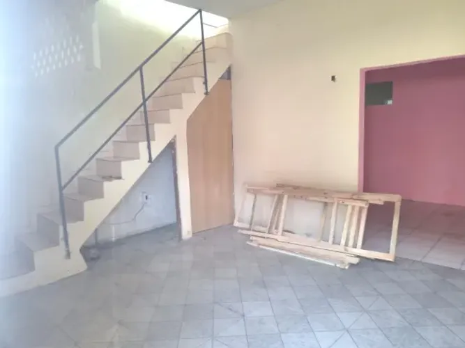 CASA NO JOÃO PAULO, PRÓXIMO À FEIRA. 