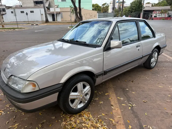 Chevrolet Monza GLS/ Hi-tech 2.0 EFI 2P E 4P 1994