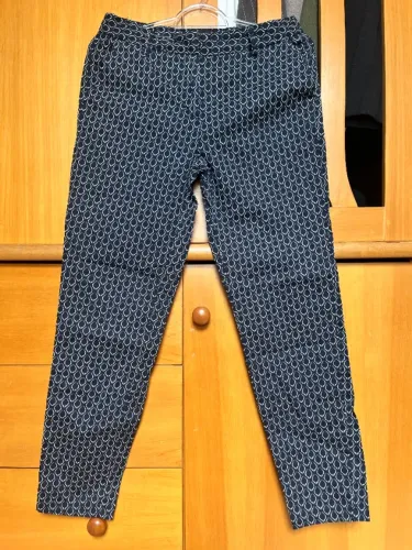 Calça Feminina Skinny Cigarrete Viva Estampa Geométrica Azul Marinho e Branco