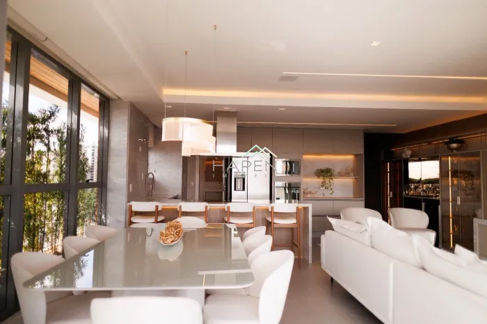 Apartamento de Alto Padrão à Venda - Água Verde
