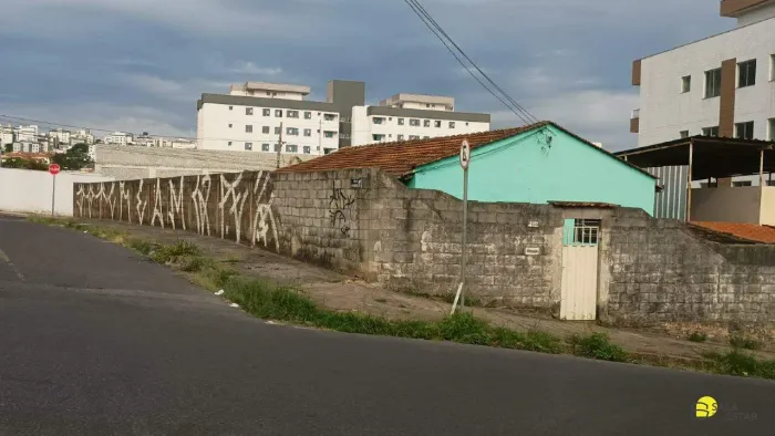 TERRENO À VENDA SANTA HELENA | REGIÃO DO BARREIRO