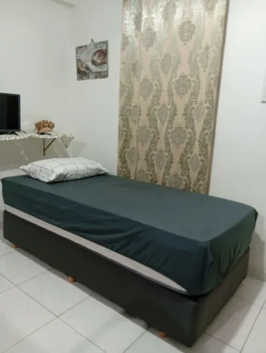 Vendo cama box de solteiro seminova