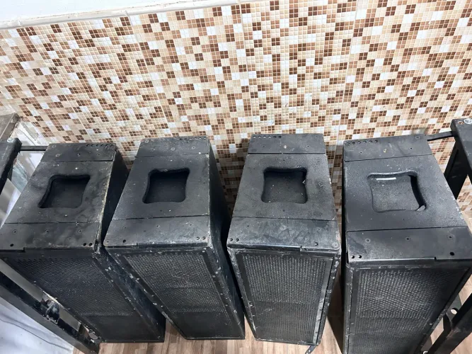 CAIXA DE SOM AMPLIFICADA LINE ARRAY