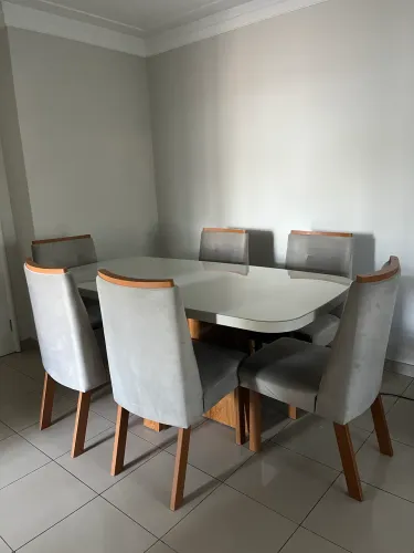 Mesa de jantar com 6 cadeiras