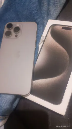 iPhone 15 pro Max sem marca de uso saúde da bateria 84 %